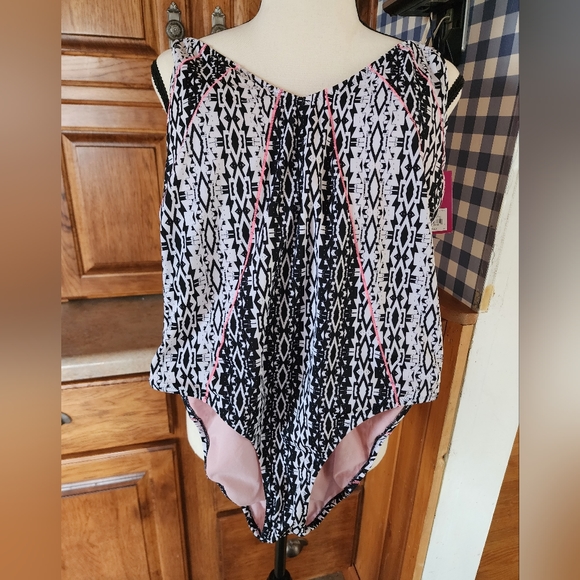SO Other - NEW SO (Kohl's) 1 piece Tribal Swimsuit  Size XL Black and White NWT